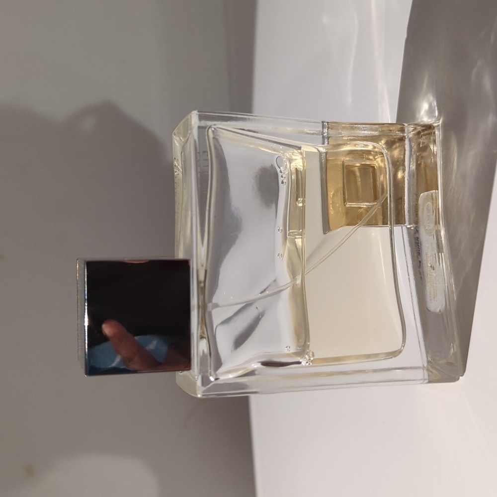 Perfume - Picture 4 of 5